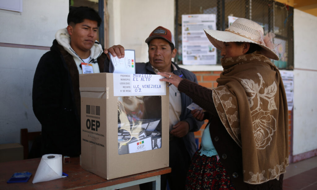 Bolivia celebra elecciones generales para presidente, vicepresidente y Parlamento