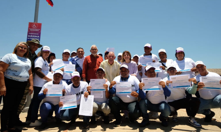 Emprendedores de Santa Rosa reciben microcréditos de la Alcaldía de Maracaibo y Fonaen