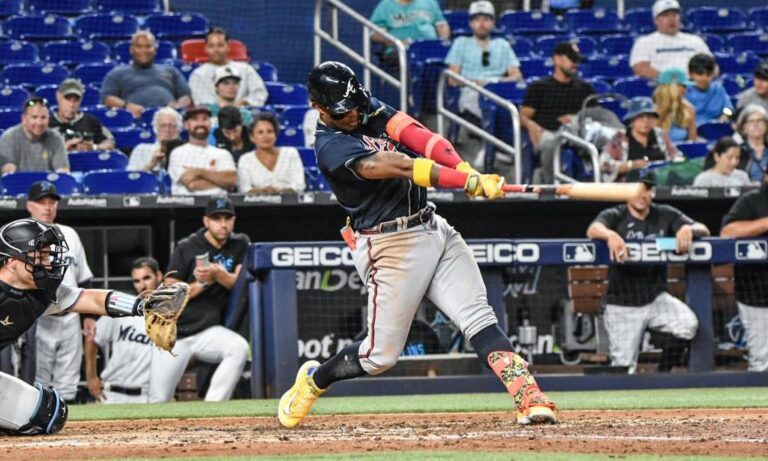 Ronald Acuña Jr. vuelve a duplicar y sigue mostrando la fuerza de su swing