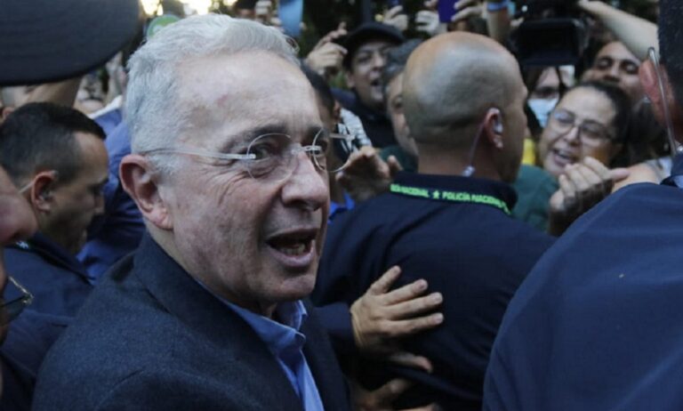 Uribe: EE. UU. tiene pruebas de vínculos de Maduro con el "narcoterrorismo"
