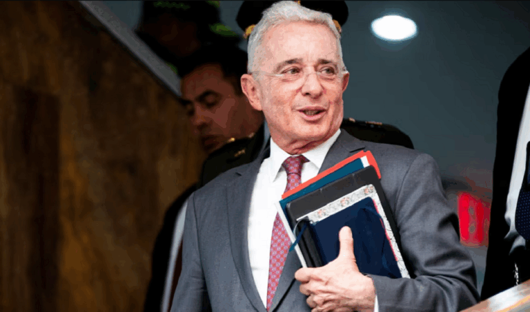 Tribunal Superior de Bogotá ordena la libertad inmediata del expresidente Uribe