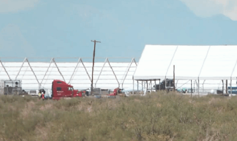 Abre en Texas el que se espera sea el centro migratorio más grande de EE. UU.