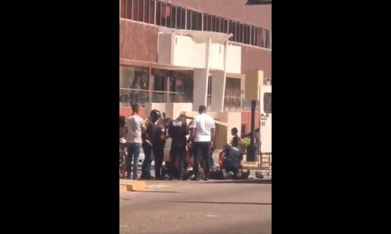 Dos heridos tras choque entre moto y camioneta en la calle 72 con avenida Delicias