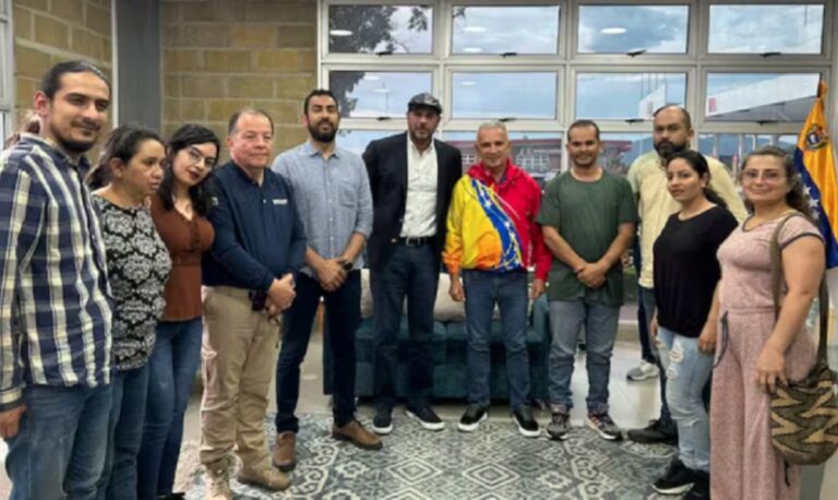 Gobierno libera a 5 colombianos retenidos en la frontera