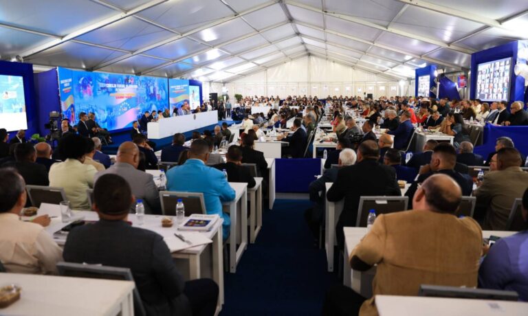 Maduro instala el Consejo Federal de Gobierno para integrar gobernantes con las 7T