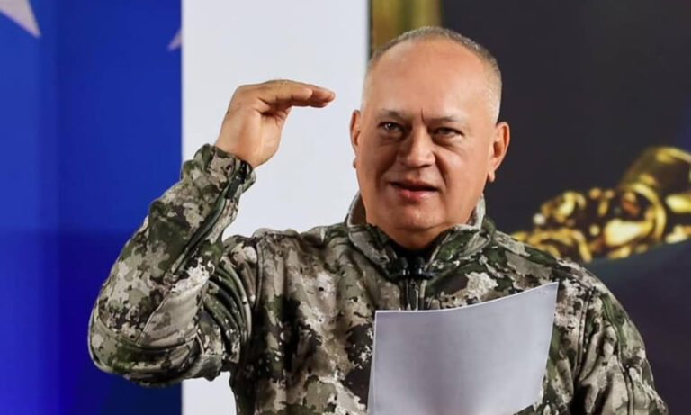 Gobierno anuncia que se defenderá “con todo” de los “enemigos de la Patria”