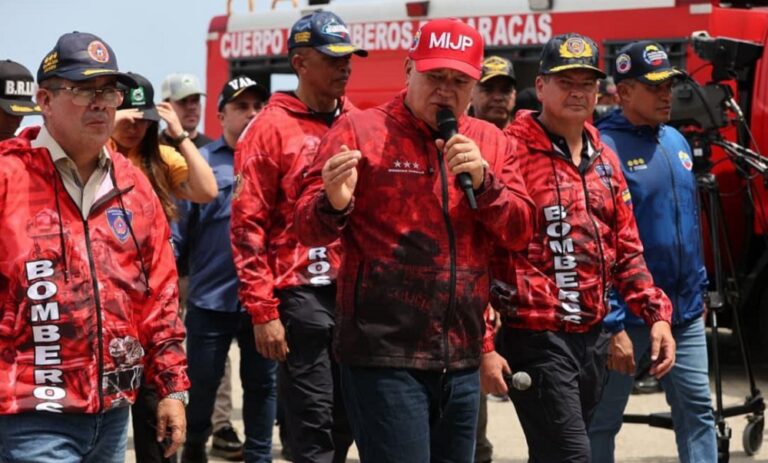 Bomberos se unirán al "proceso de alistamiento nacional" convocado por Maduro