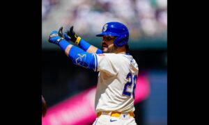 Eugenio Suárez alcanza los 100 hits en el año