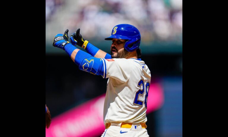 Eugenio Suárez alcanza los 100 hits en el año