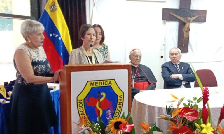 Expresidenta de la FMV: Médicos no deben publicitarse "como si vendieran un saco de papas"