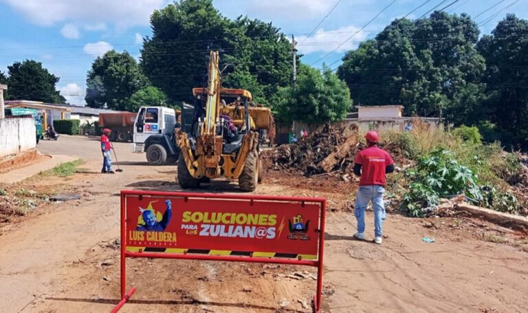 Gobernación ejecuta trabajos de mantenimiento en la cañada Guanábana