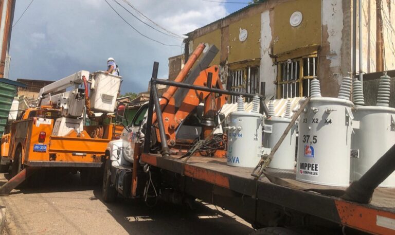 Gobernación impulsa planes para mejorar el servicio eléctrico
