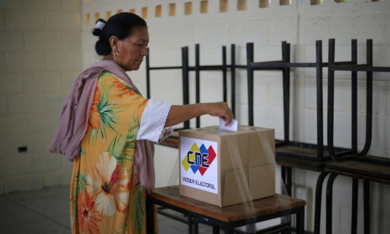 Comunidades indígenas eligen hoy a sus concejales en 69 municipios del país