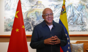 Jorge Rodríguez llega a China para abogar por un mundo “sin agresiones”