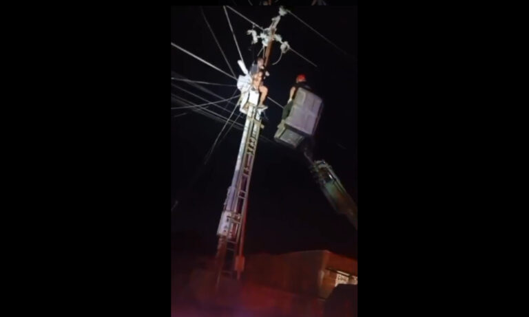 Rescatan a hombre que subió y se electrocutó en poste de Las Tuberías