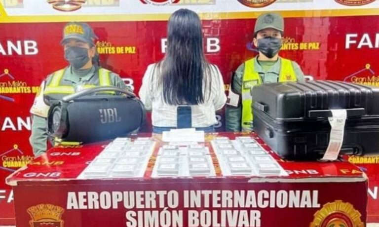 Intenta llevar 2,8 kilos de cocaína en vuelo a Madrid