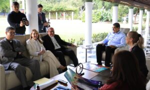 Maduro y la Iglesia discuten preparativos para celebrar canonizaciones