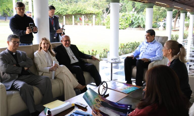 Maduro y la Iglesia discuten preparativos para celebrar canonizaciones