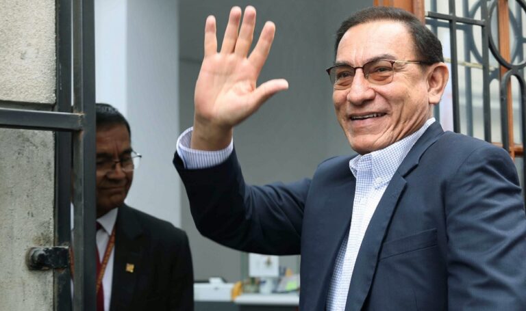 Dictan 5 meses de prisión preventiva al expresidente peruano Martín Vizcarra