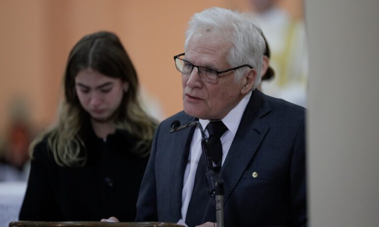 Padre de Miguel Uribe Turbay ocupará su lugar en disputa presidencial