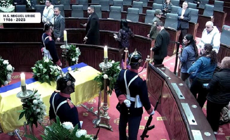 El Capitolio abre sus puertas al público para despedir a Uribe Turbay