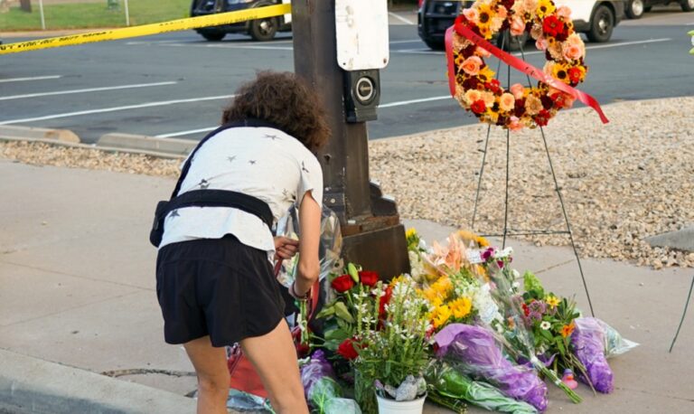 En estado crítico un niño tras tiroteo en escuela católica de Minneapolis