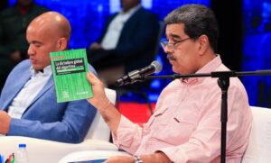 Maduro pide crear “nueva pedagogía” para “transformar los métodos educativos”