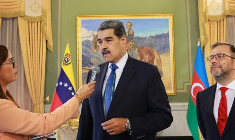Maduro denuncia violación de tratado por "submarino nuclear" de EE. UU.