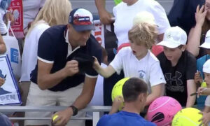 Millonario polaco le arrebata gorra autografiada a un niño en el US Open
