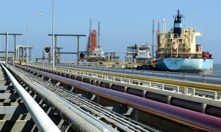 Reuters: Exportaciones petroleras caen 10 % en julio
