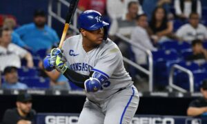 Salvador Pérez iguala a Magglio Ordóñez como cuarto máximo jonronero venezolano