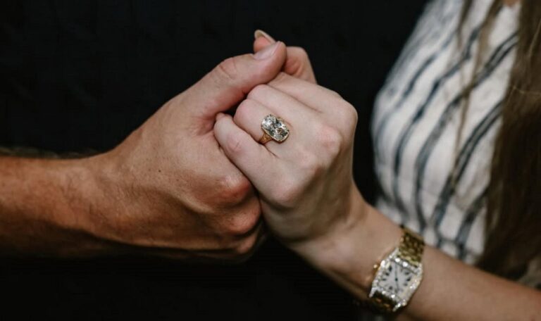 Anillo de compromiso de Taylor Swift valdría $550.000