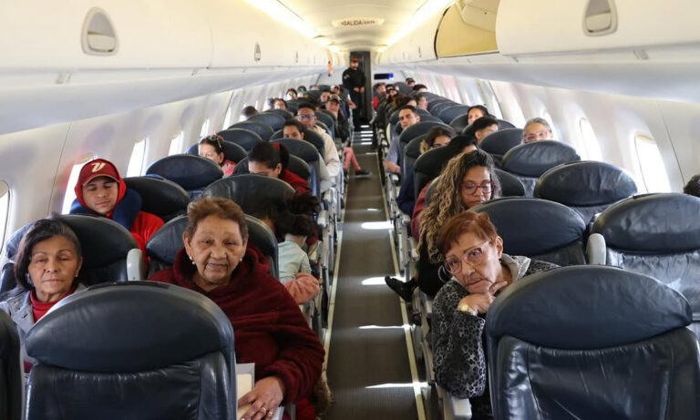 Llegan al país 59 migrantes venezolanos retornados desde Bolivia