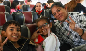 Llegan 313 migrantes repatriados desde México, entre ellos 136 niños