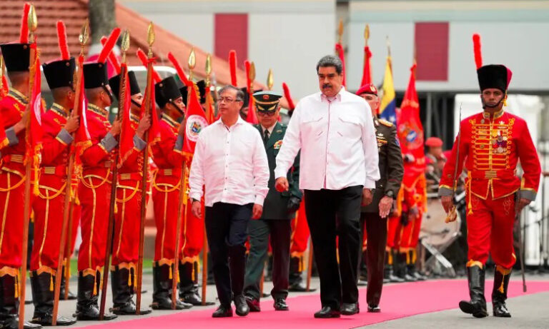 Petro afirma que Maduro ayuda a combatir el narcotráfico en la frontera