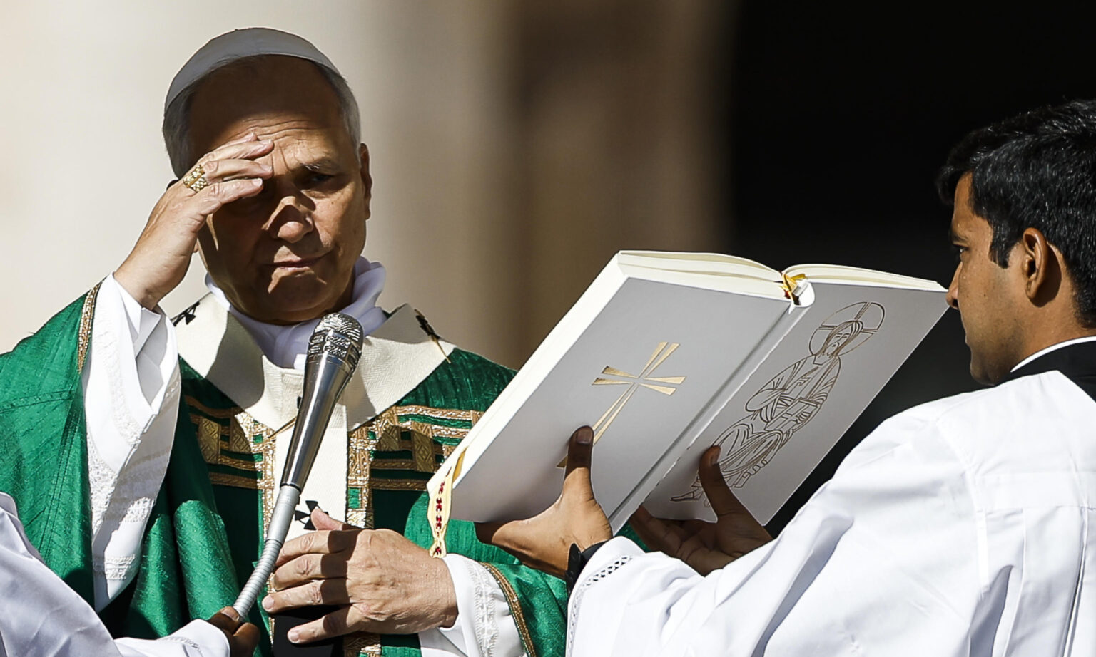 El papa León XIV reza por las víctimas de los tifones en Asia - La Verdad