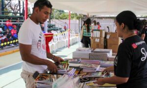 Alcaldía de Maracaibo entrega ayudas sociales a familias vulnerables