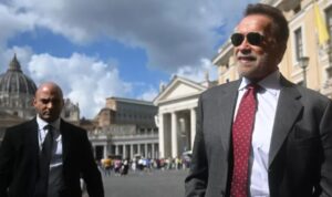 Schwarzenegger llama desde el Vaticano a erradicar la contaminación