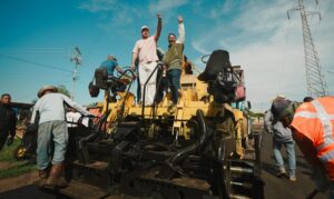 Gobernador entrega obras de salud y educación e inicia plan de vialidad en el municipio Lossada