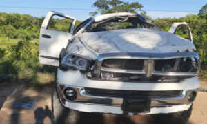 Vuelco de camioneta en Cachamana deja 1 muerto y 2 heridos