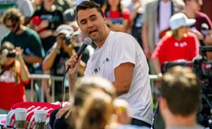 Asesinan al activista conservador Charlie Kirk, aliado de Trump