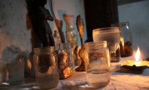 Abusa sexualmente de una mujer durante una consulta espiritista