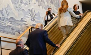 La ONU culpa al equipo de Trump por escalera y teleprompter averiados