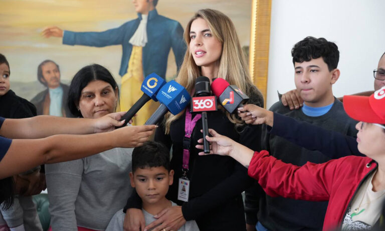 Regresan a Venezuela tres niños denunciados como “secuestrados” por EE. UU.