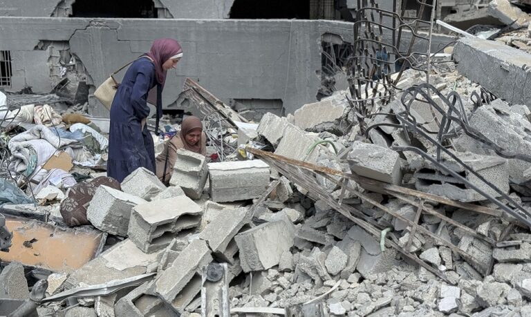 Suman 65.062 palestinos muertos y 165.700 heridos en Gaza por ataques israelíes