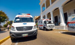 Gobernador entrega 7 ambulancias para sumar 35 en 3 meses de gestión