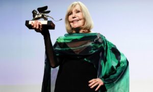 La legendaria Kim Novak recibe el León de Oro en el Festival de Venecia