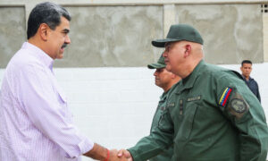 Maduro ordena a la Fanb que enseñe “manejo de armas” a “alistados y vecinos”