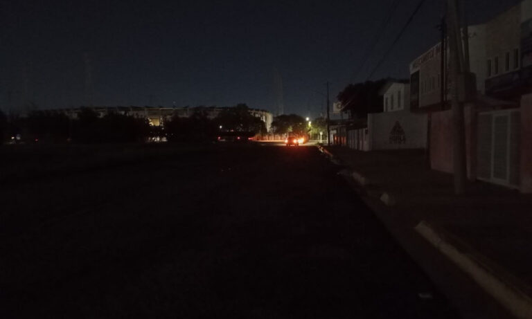 En Manzana de Oro suman más de 24 horas sin luz y Corpoelec “brilla por su ausencia”