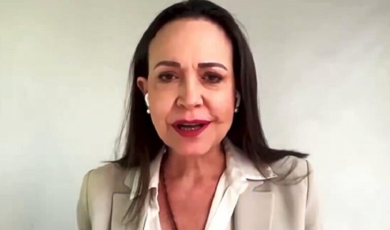 Machado insiste en “aumentar la presión hasta obligar a Maduro a negociar su salida”